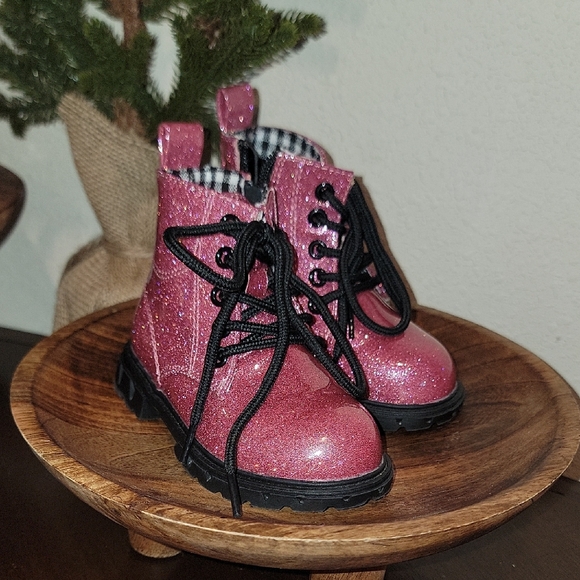 5 Pair Size 7 Toddler Girl Shoe Lot Vans, Crocs, Cat And Jack Pink - Picture 9 of 11